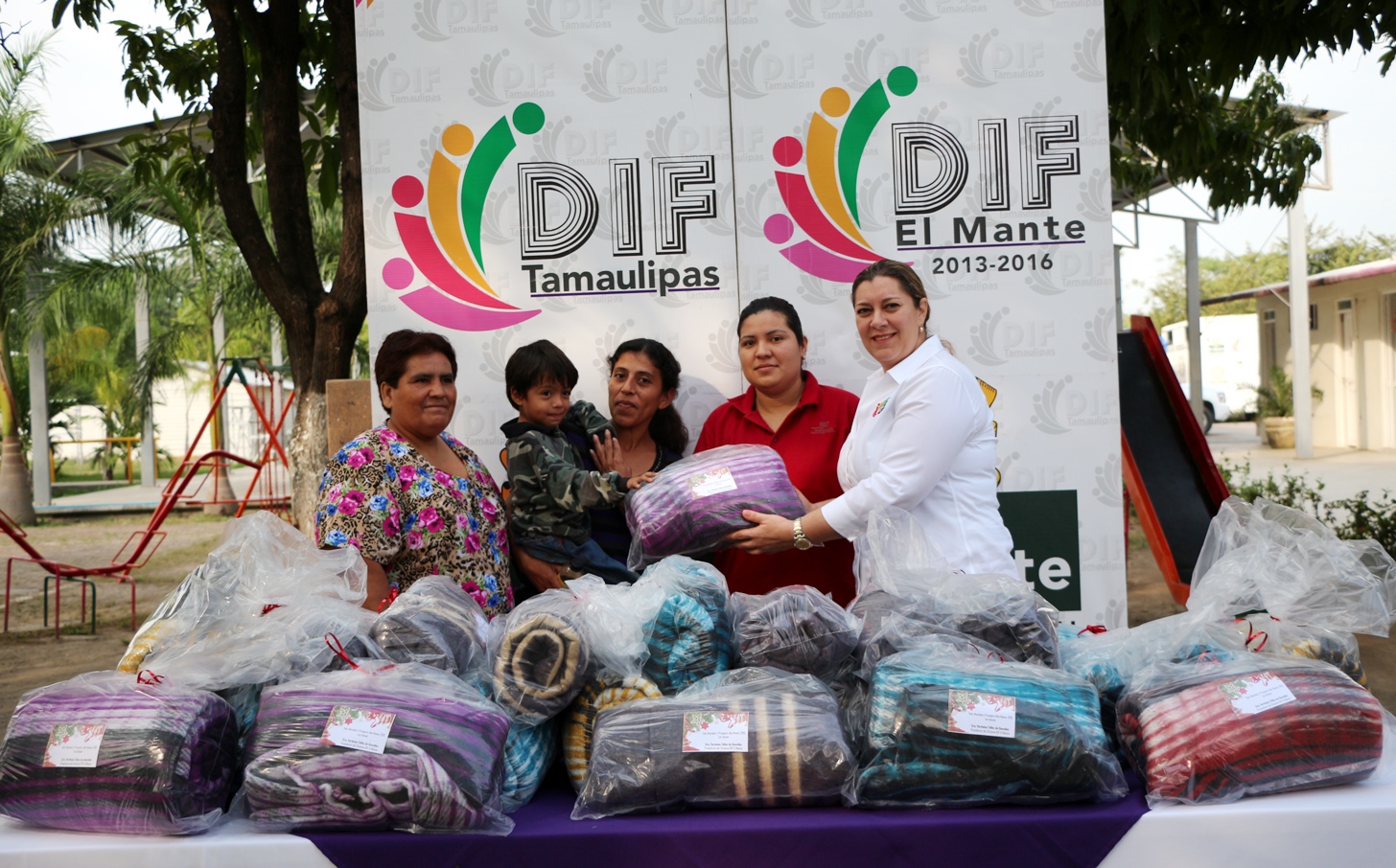 Apoya DIF a grupo Conafe de la Colonia Fomento