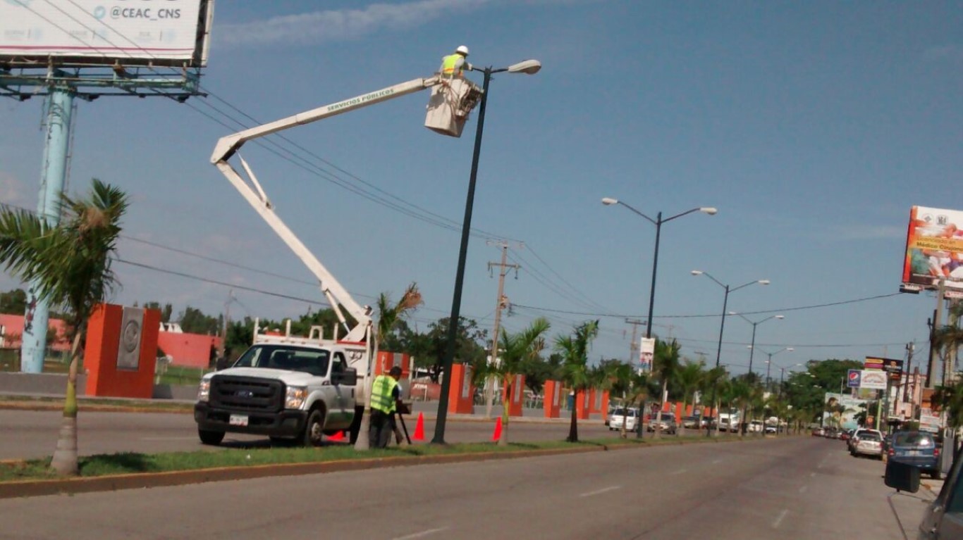 Realiza el Ayuntamiento de Tampico mejoras en el sistema de alumbrado