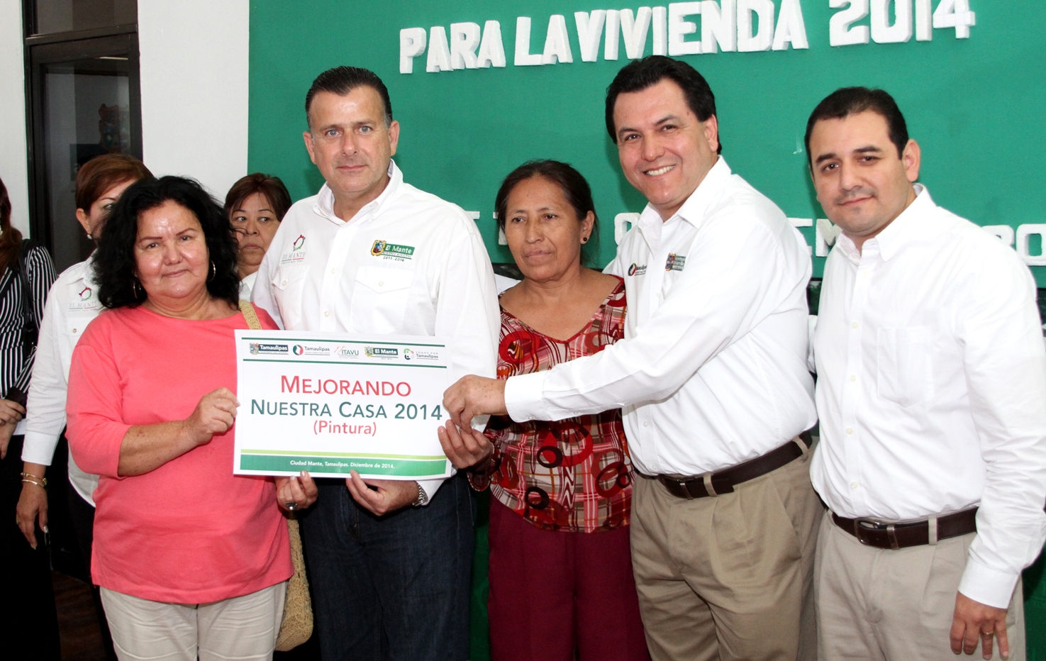 Distribuye Pablo apoyos para mejoramiento de vivienda 2014