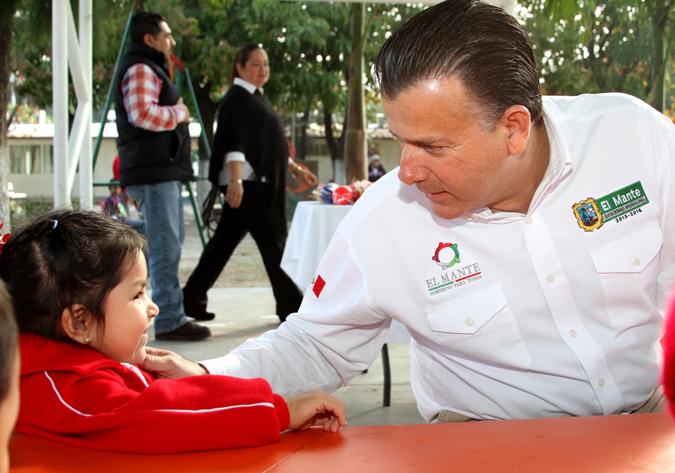 Convive Pablo con niños del CAIC