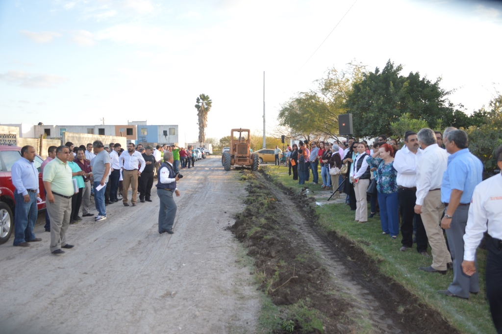Da alcalde JLHC inicio de obra de pavimentación