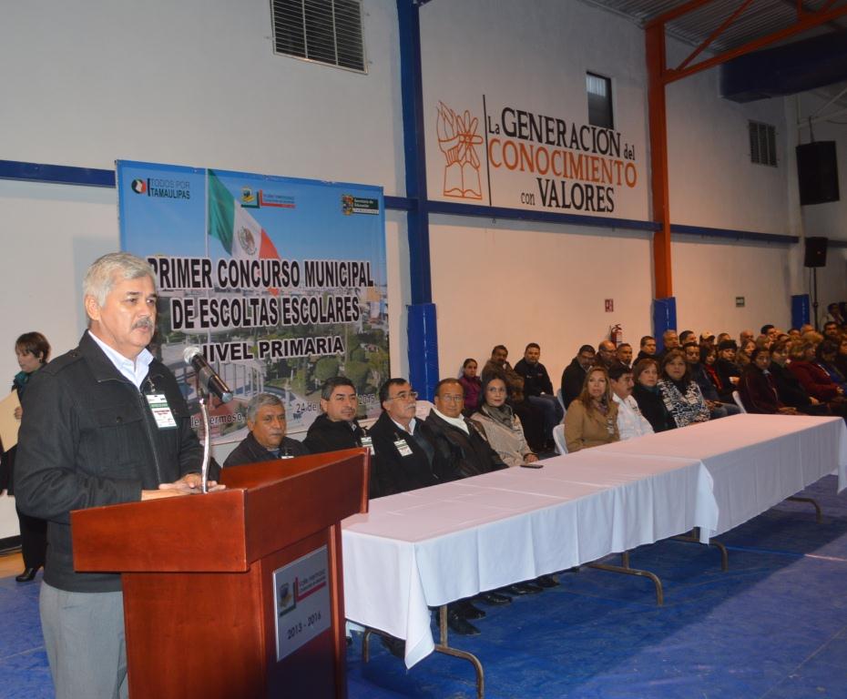 Conmemora ayuntamiento el día de la bandera