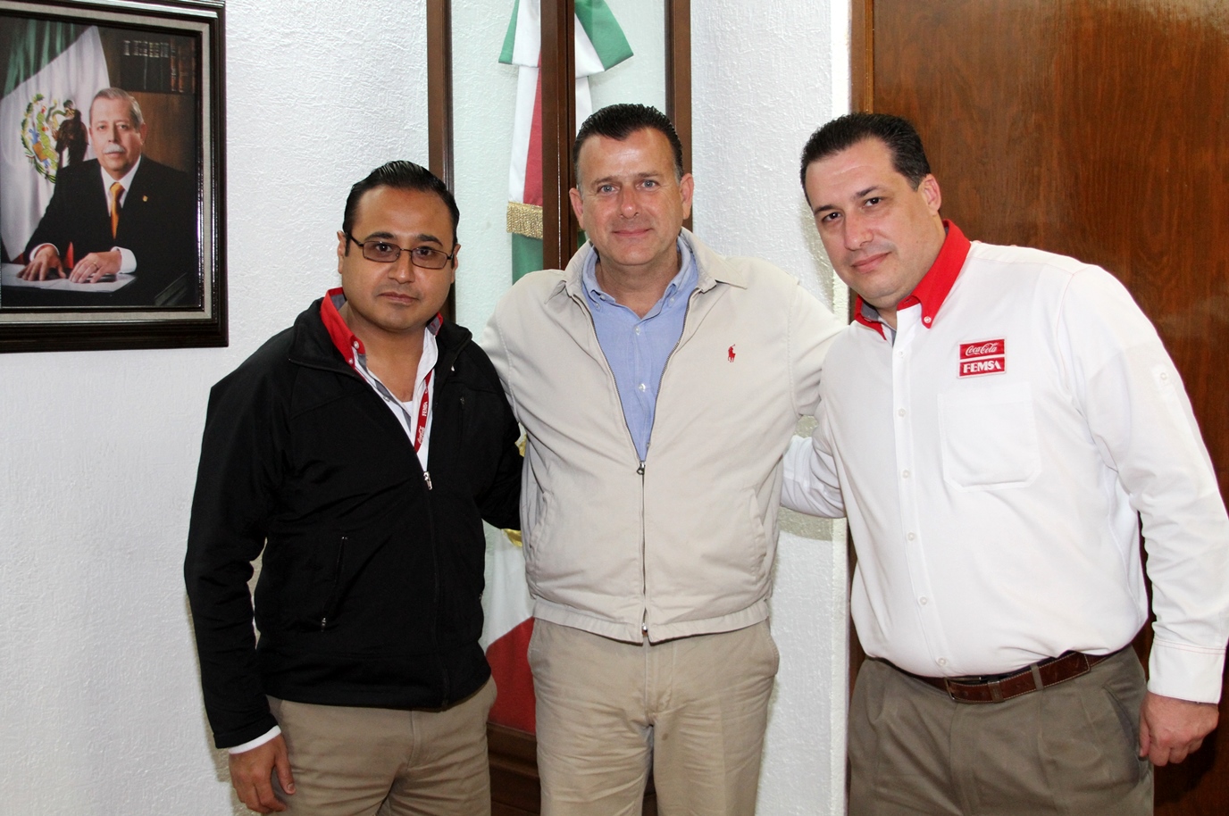 Recibe Pablo saludo del nuevo gerente de Coca-Cola Femsa