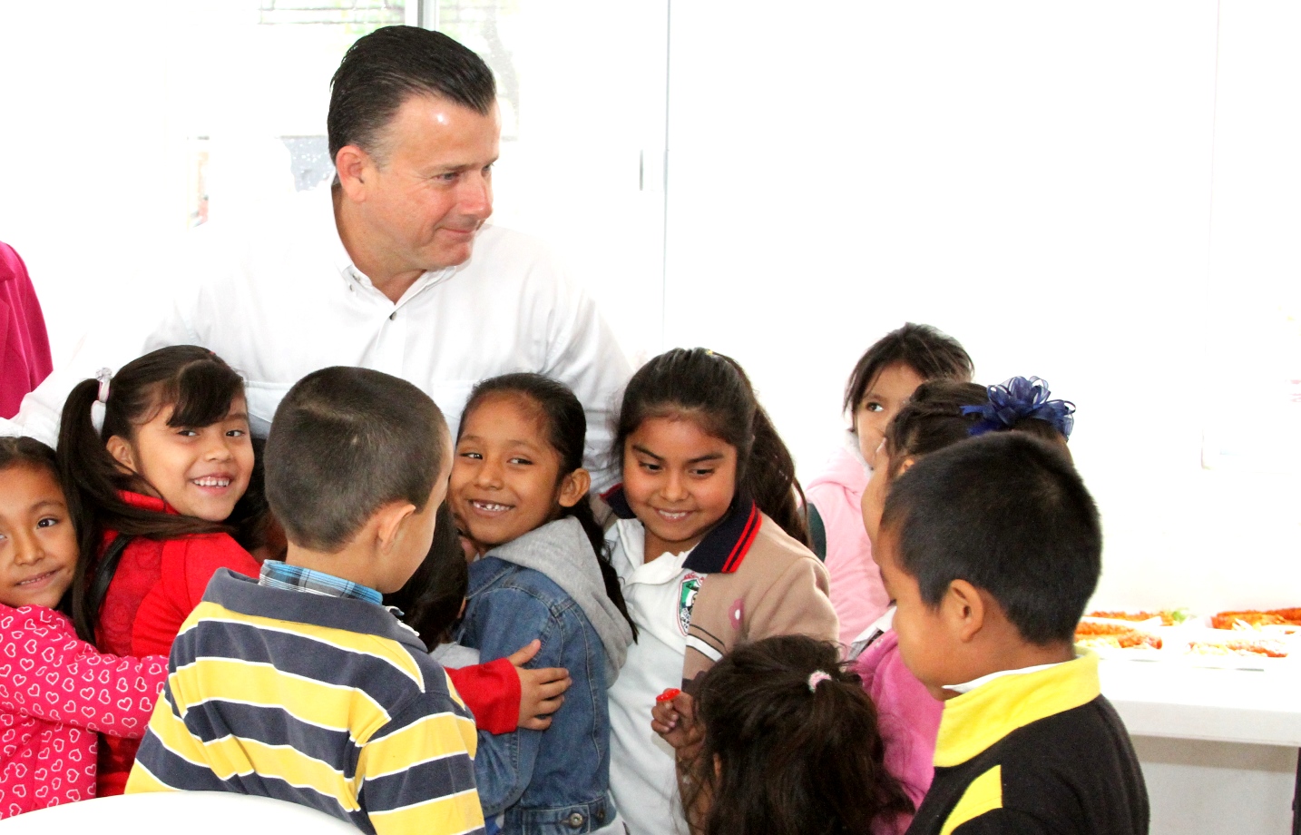 Entrega Pablo equipamiento a 14 Escuelas de Tiempo Completo