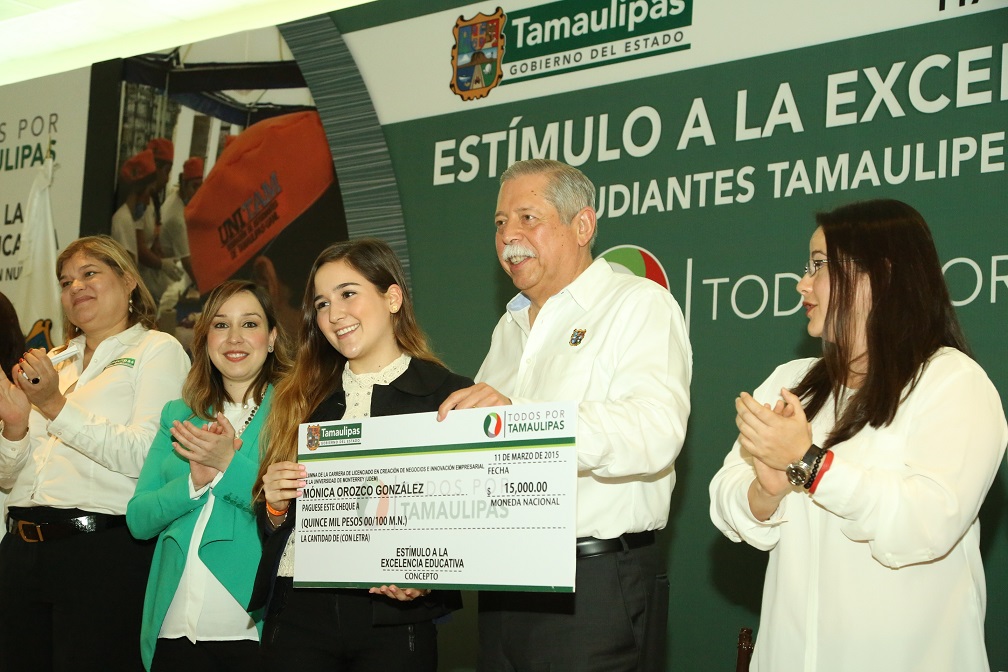 Entregan estímulos educativos a 600 jóvenes tamaulipecos