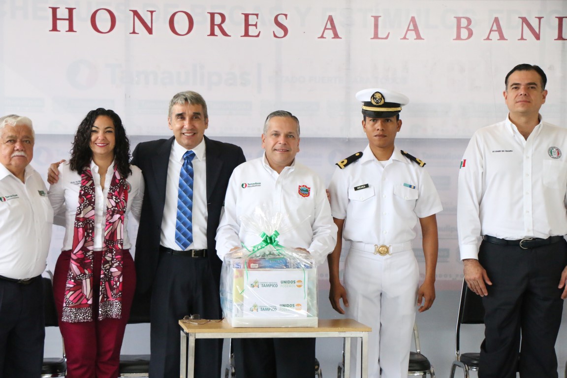 Enaltece Gustavo Torres Salinas la unidad y fortaleza de la Familia