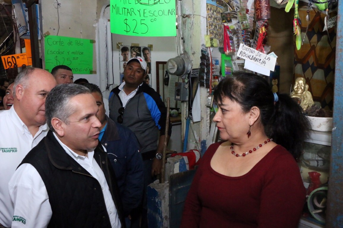 Acude Gustavo Torres a mercados municipales a dialogar con oferentes