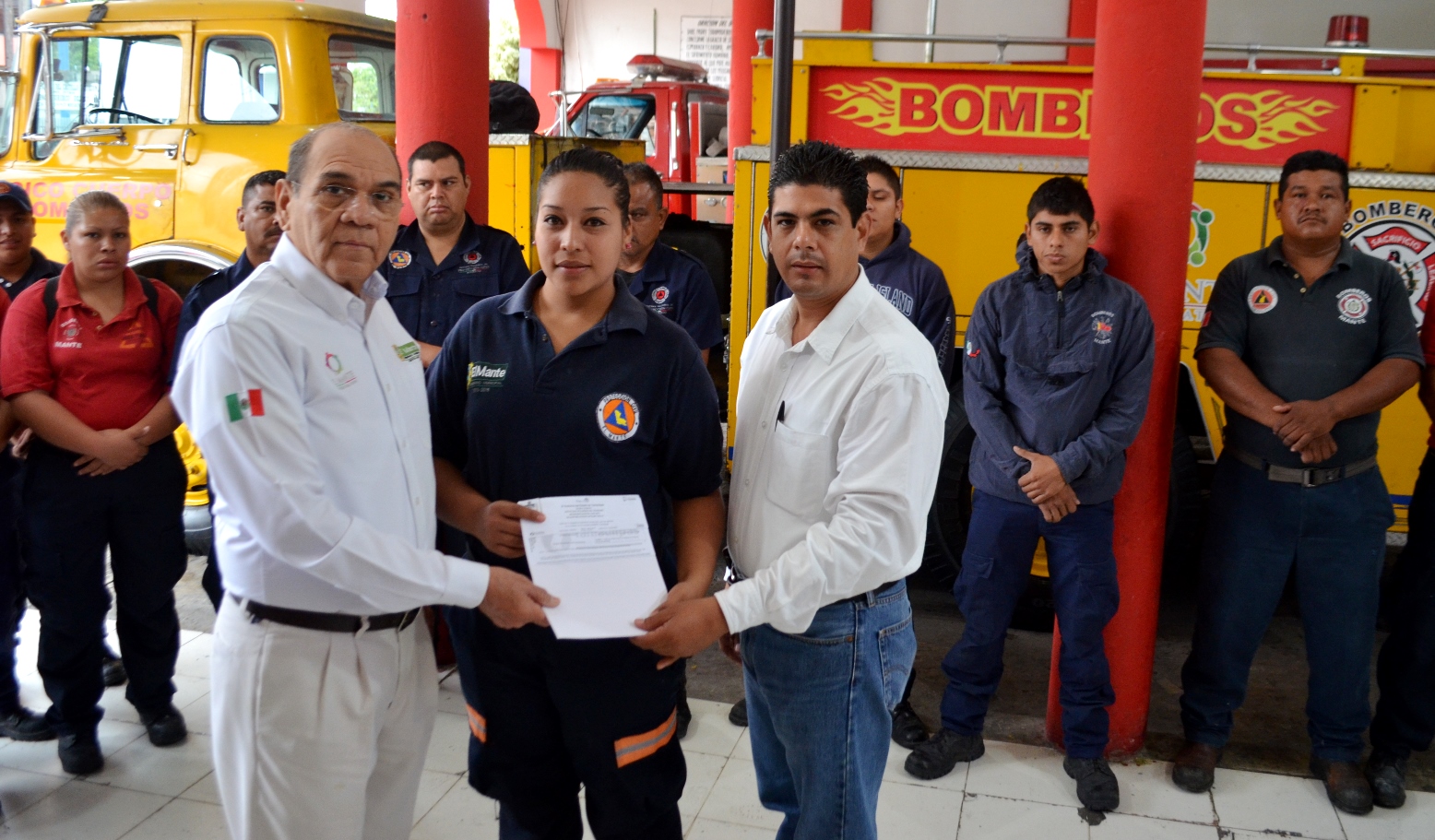 Reciben Bomberos apoyo para mejoramiento de vivienda