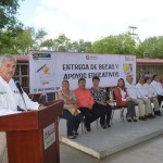 Entrega alcalde Hernández Castrellón becas y estímulos educativos