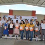 Entrega alcalde Hernández Castrellón becas y estímulos educativos