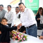 Dan continuidad a entrega de becas en zona rural