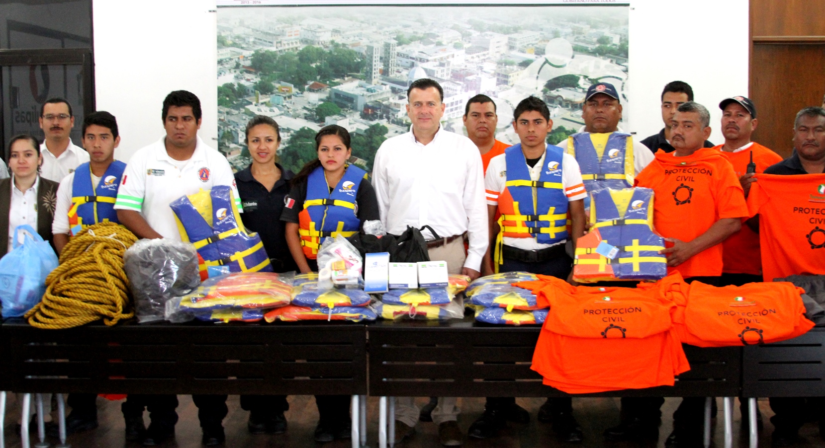 Dota Ayuntamiento de equipo a Bomberos y Protección Civil