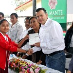 Dan continuidad a entrega de becas en zona rural