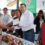 Dan continuidad a entrega de becas en zona rural