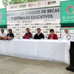 Dan continuidad a entrega de becas en zona rural