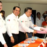 Encabeza Pablo entrega de becas Manutención para la educación superior