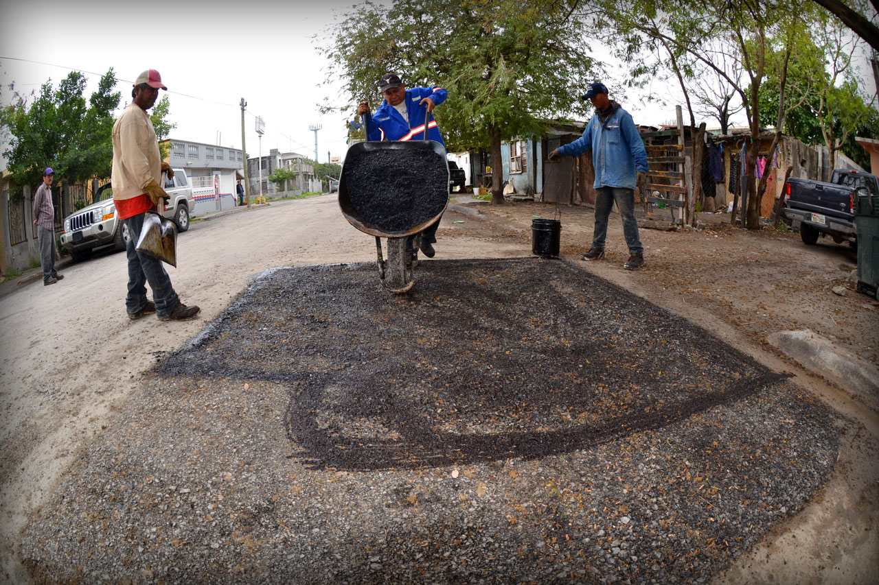Gobierno Municipal de Matamoros mantiene activo el programa de bacheo en la ciudad