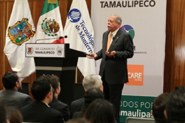 Dicta Egidio Torre conferencia a estudiantes del Tec de Monterrey