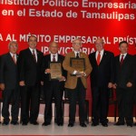 Entrega IPE medalla al mérito empresarial Priista