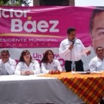 Víctor Báez y su planilla firman compromiso notariado en acto público, ajustarán a la baja 35% de su salario"