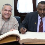 Recibe alcalde Gustavo Torres Salinas visita del embajador de Haití en México, Guy Lamothe