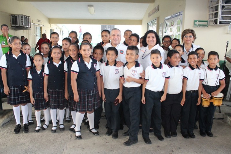 Reconoce Gustavo Torres Salinas, esfuerzo dedicación y entusiasmo de estudiantes