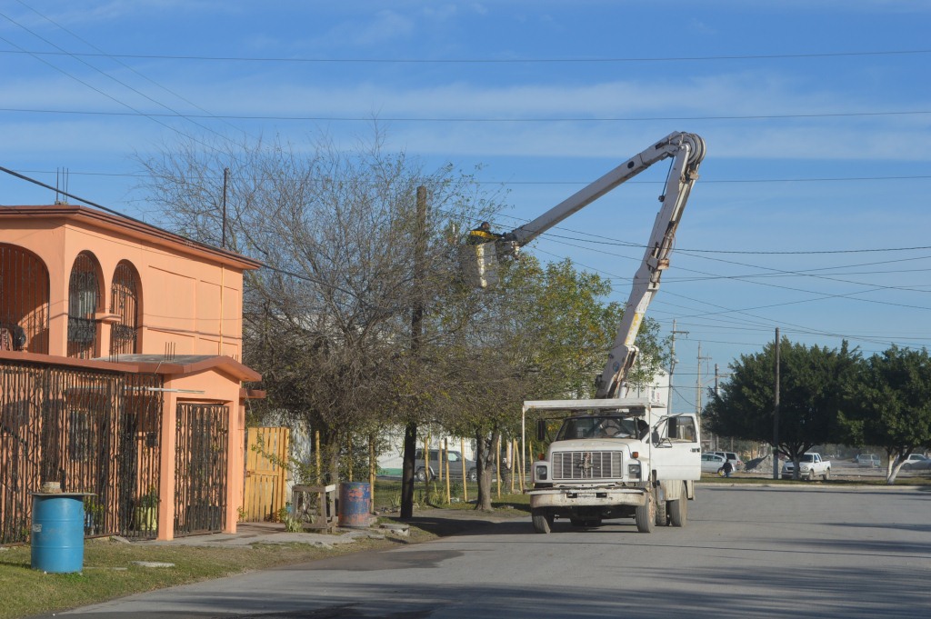 Atiende ayuntamiento la demanda de alumbrado público JLHC