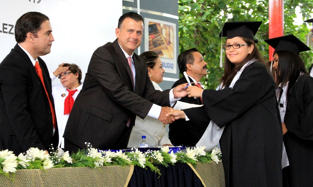 Apadrina Pablo Generación 2012-2015 del CBTIS