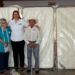 Entrega Verónica beneficios a abuelitos de Casa Hogar