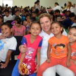 Convive Verónica con niños del Campamento de Verano 2015