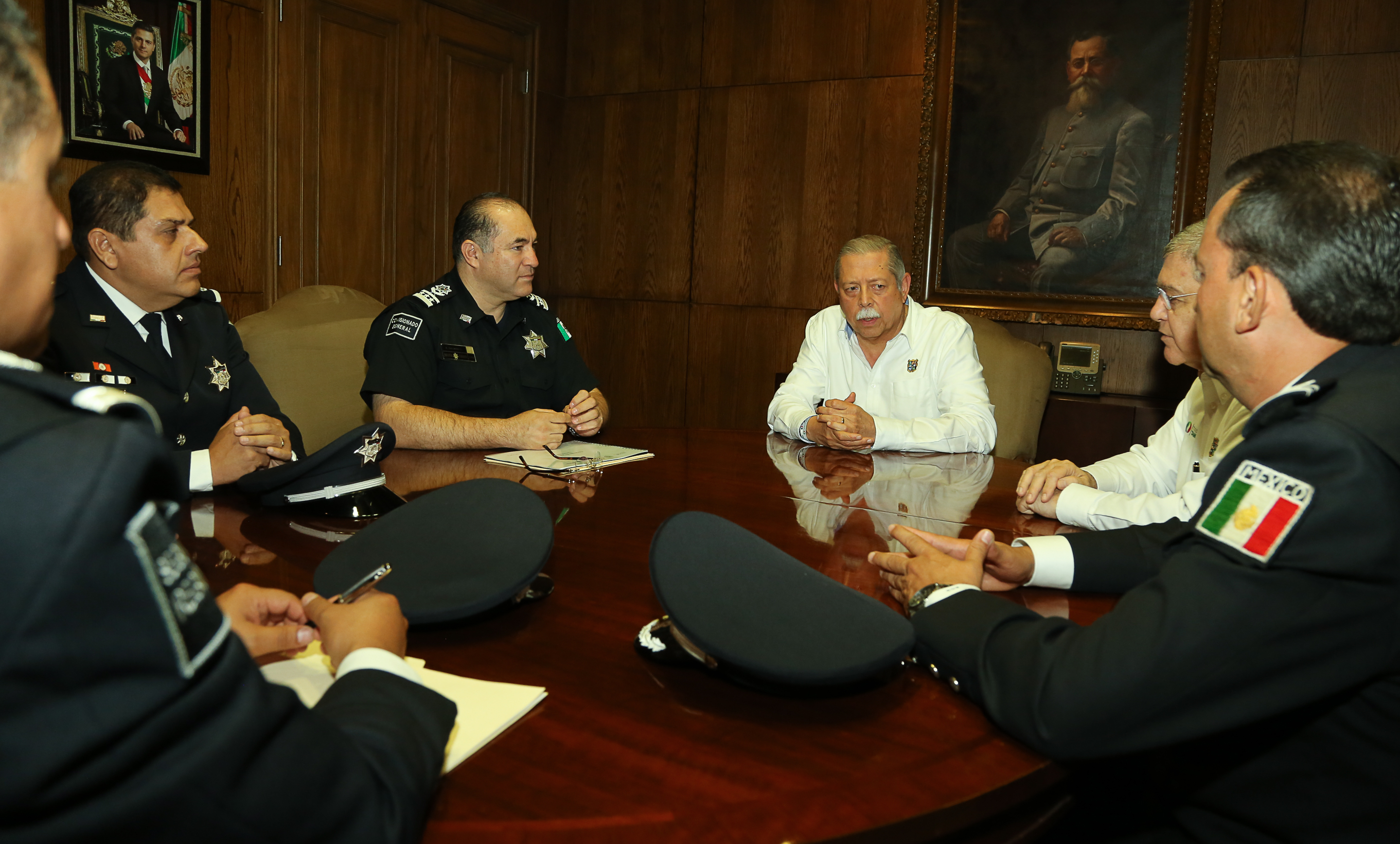 Visita Comisionado General de la Policía Federal al Gobernador