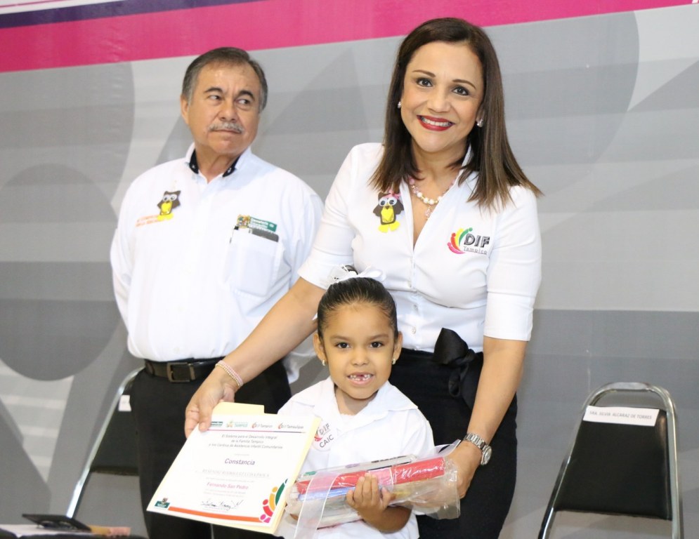 La educación es el mejor regalo para nuestra niñez: Silvia Alcaraz de Torres