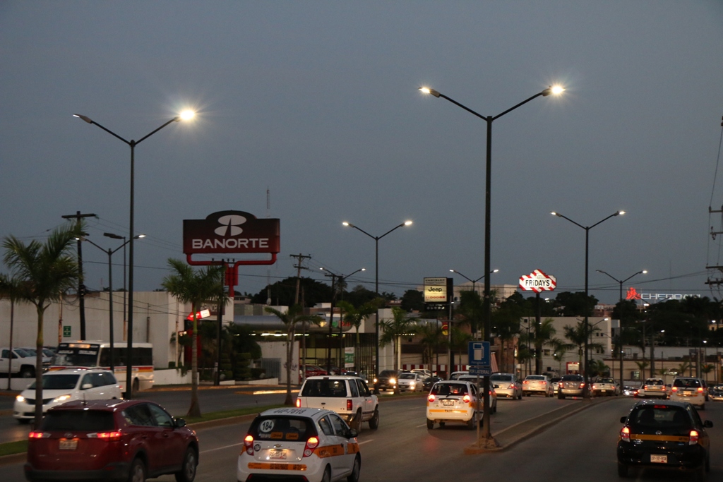 Instala el Gobierno de Tampico más de 2 mil lámparas LED en la ciudad