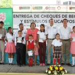 Entrega Pablo González, 5.5 millones en Becas y estímulos