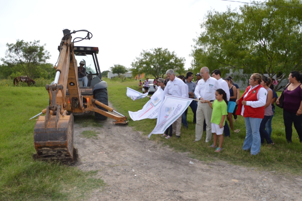 Arranca JLHC obras de drenaje y pavimentación