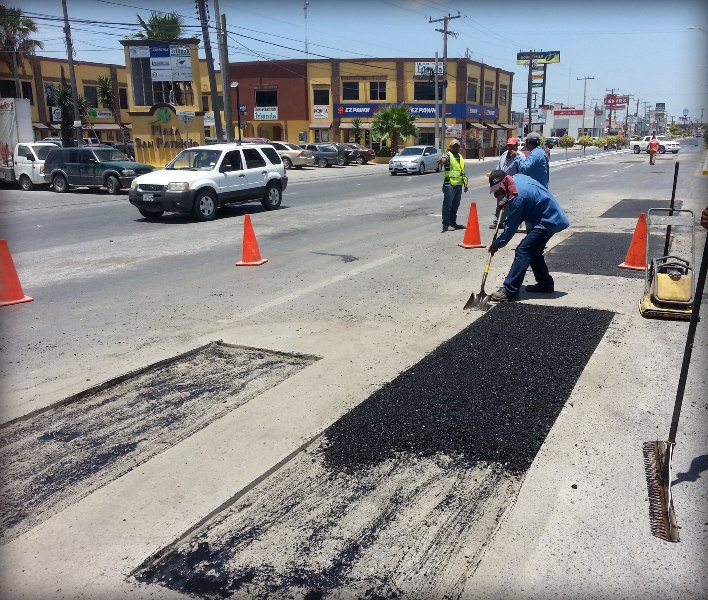 Gobierno de Matamoros realiza bacheo en principales calles de la ciudad