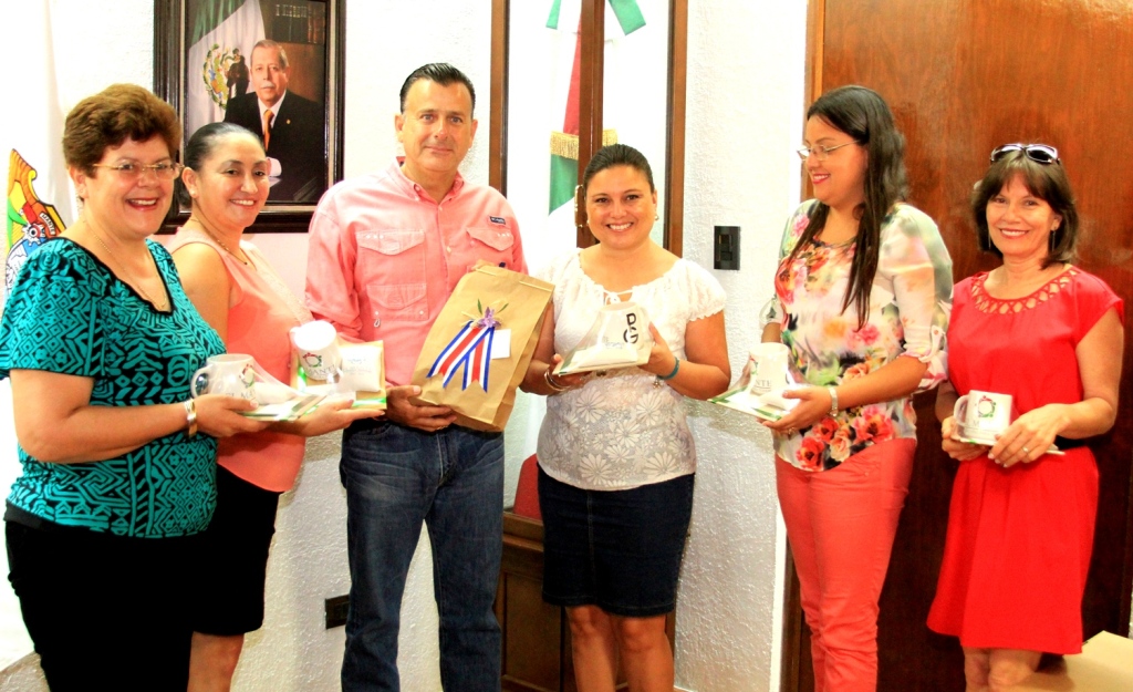 Da Alcalde cálido recibimiento a docentes de Costa Rica