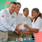 Entrega Pablo González, 5.5 millones en Becas y estímulos