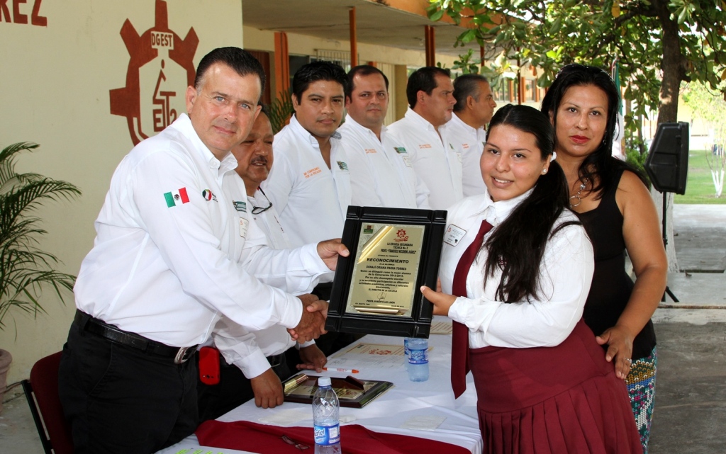 Apadrina Pablo generación 2012-2015 de la Técnica Dos