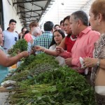 Disfruta Gustavo Torres y su familia los mercados temporales de Tampico