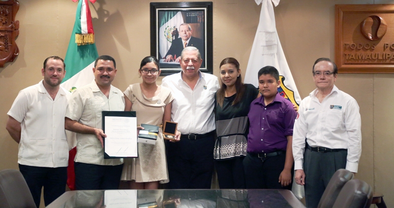 Mueve Egidio Torre a jóvenes: Ganadora del Premio Nacional de la Juventud 2015