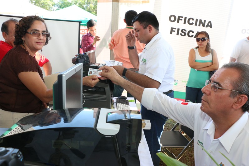 Benefician a habitantes de la colonia Tancol con la Feria de Atención Integral