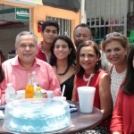 Disfruta Gustavo Torres y su familia los mercados temporales de Tampico