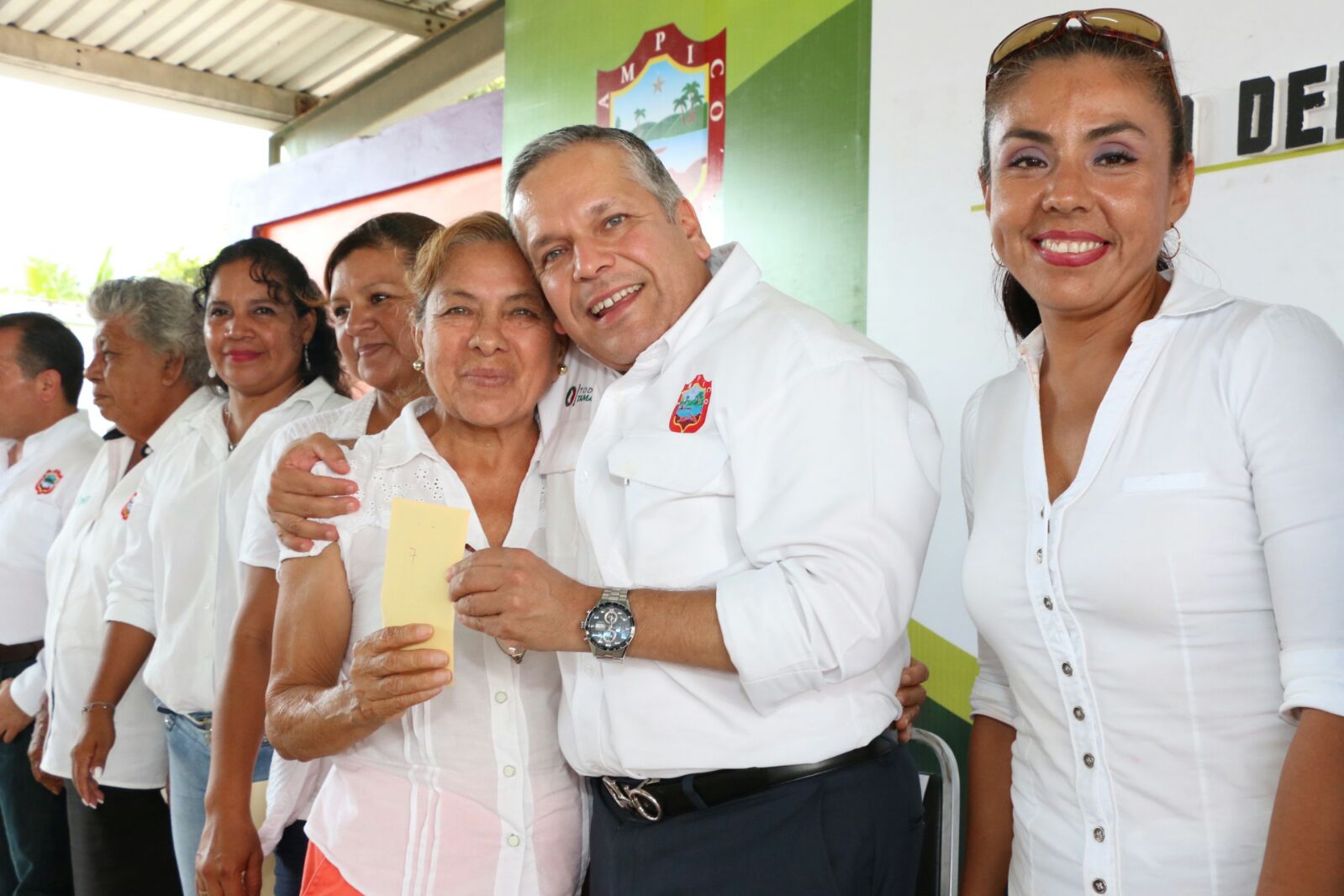 Refrenda Gustavo Torres compromiso de apoyo a sectores vulnerables