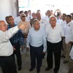 Recorren alcalde Gustavo Torres Salinas y empresarios porteños mercados temporales