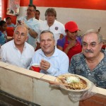 Recorren alcalde Gustavo Torres Salinas y empresarios porteños mercados temporales