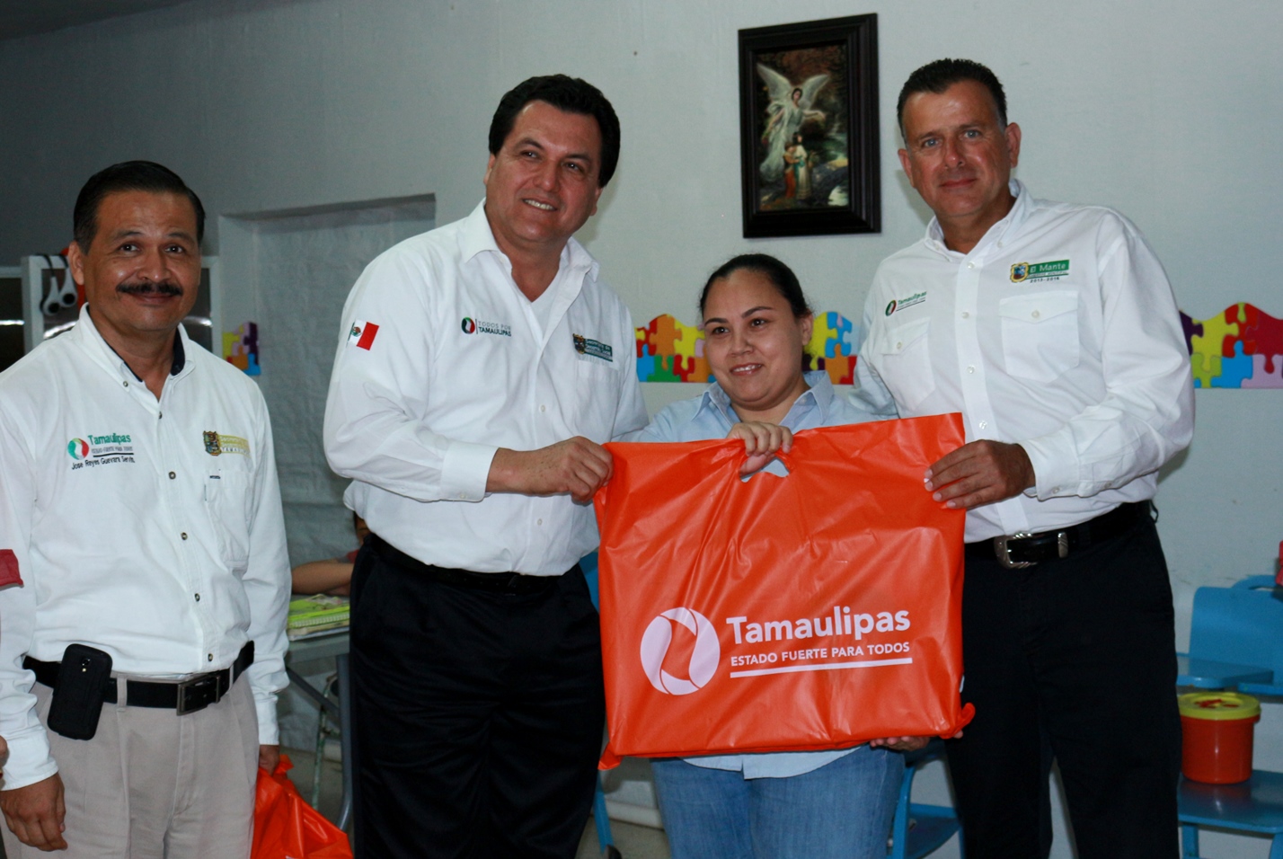 Municipio y Estado distribuyen apoyos a grupos vulnerables