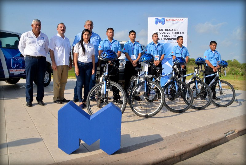La Alcaldesa de Matamoros Lety Salazar entrega parque vehicular a Tránsito y Vialidad