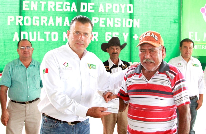 Entrega Pablo apoyos del programa Pensión del Adulto Mayor 65 y Más