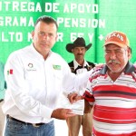 Entrega Pablo apoyos del programa Pensión del Adulto Mayor 65 y Más
